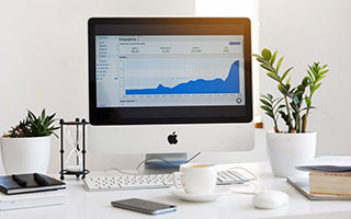 湖人大胜凯尔特人，詹姆斯砍下33+12+12三双