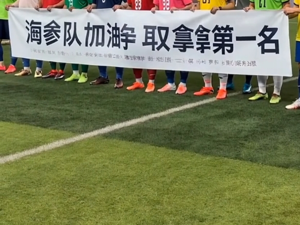 包含中国台北战神队啦啦队员为球队加油，与球迷互动活跃气氛的词条
