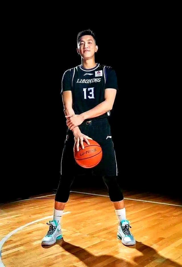 郭艾伦NBA夏季联赛集锦：对阵国王砍下20分5助攻(nba夏季联赛郭艾伦表现)