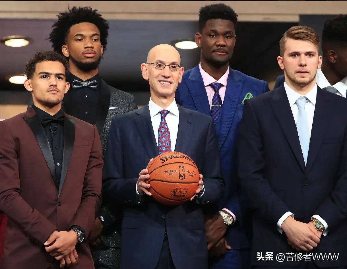 包含都是演戏，艾顿被买断，苏群一针见血，独行侠媒体说了大实话！的词条