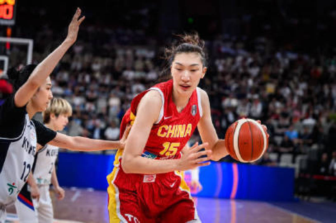 王思雨22年女篮世预赛个人集锦，对阵美国砍17分6助攻(法国女篮对阵美国女篮战绩)