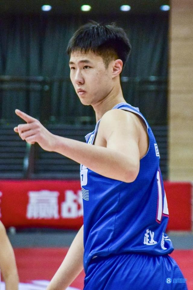 包含赵嘉义出战22分钟，投篮6中2、罚球4中4得到9分3篮板1抢断的词条