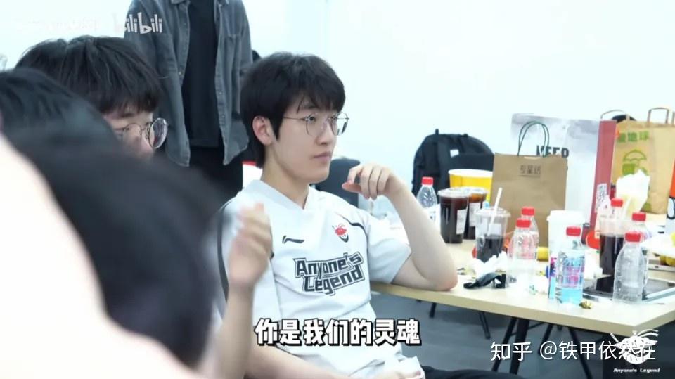 包含英雄联盟比赛历史上最心软的选手是谁？的词条