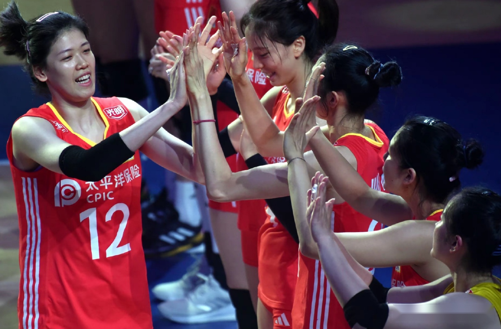 中国女排抵达波兰!总决赛之旅不被看好热身赛查漏补缺(女排中国对波兰比赛结果)