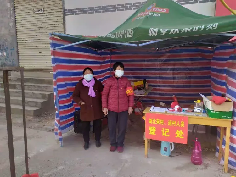 坚守阵地抗击风雨，华丽晋级强(坚守抗疫阵地)